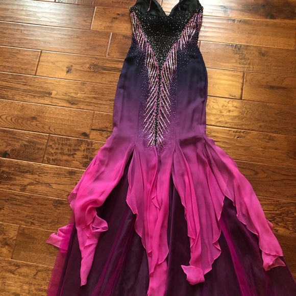 Beautiful party gown - Picture 3 of 6